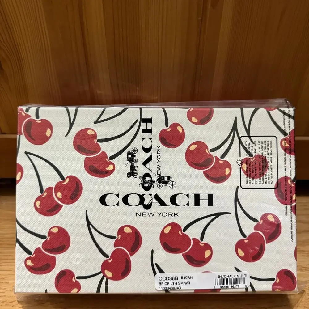 🍒 Coach Boxed Essential Small Wristlet With Cherry Print - Picture 10 of 10